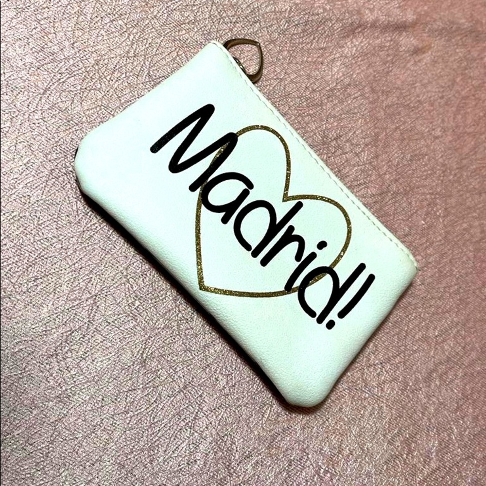Mini bag for coins or cards.